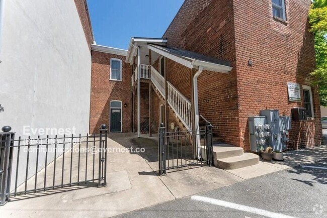 Building Photo - 1301 W Main St Unit Apt D