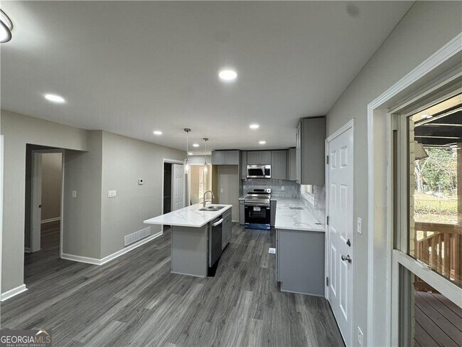 Photo - 3489 Creighton Rd SW