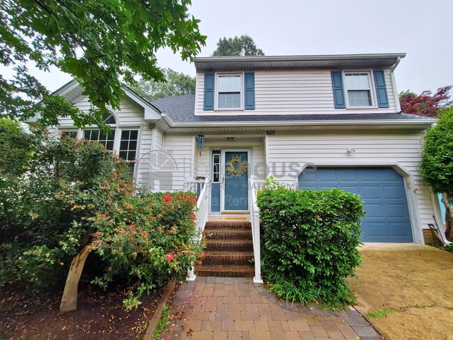 Building Photo - 909 Brandon Quay