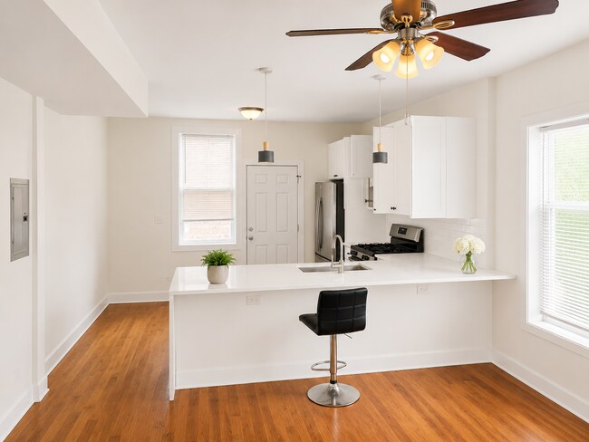 1439 E 66th Pl Unit 3W