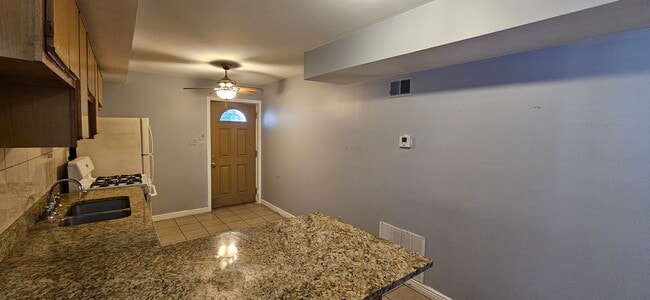 Photo - 2444 W Homer St Unidad 0G