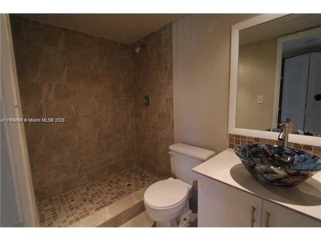 Photo - 7165 NW 186th St Unidad A107