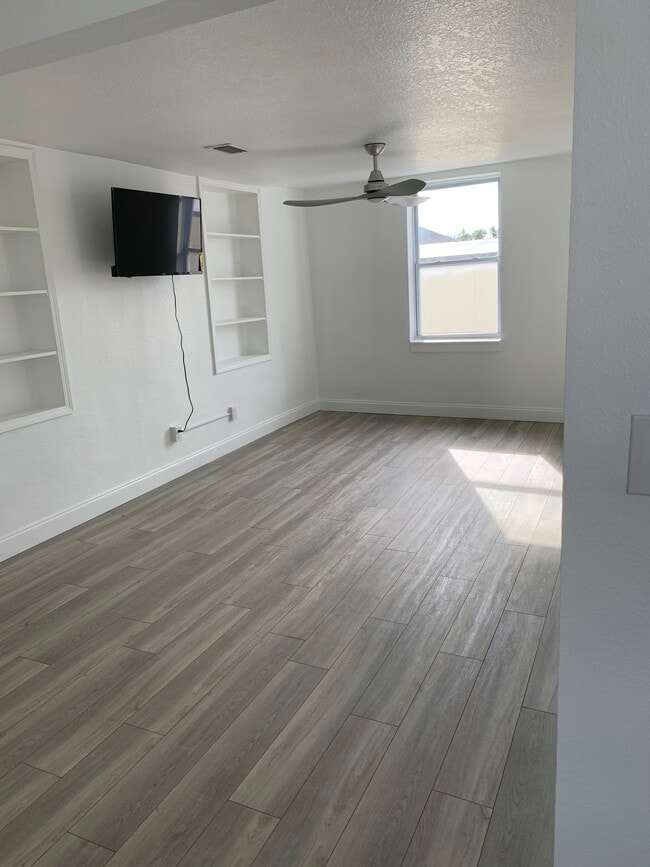 Building Photo - 512 Canal St Unit 3