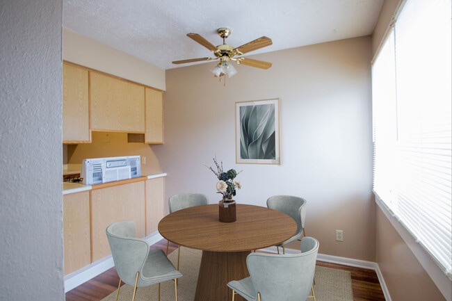 Dedicated Dining Space at Sunset Ridge - Sunset Ridge Townhomes