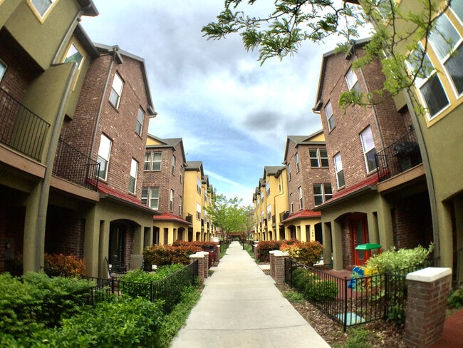 Photo - 176 W Barry Links Way