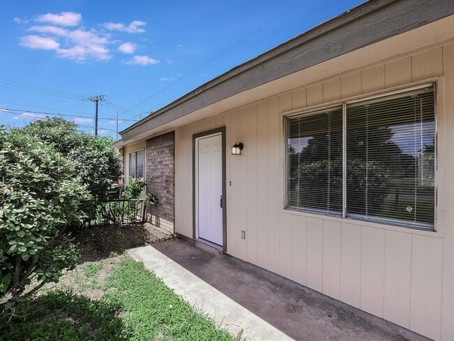 403 Janis Dr