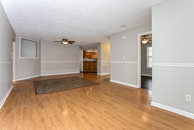 Photo - 102 Hobbs Dr