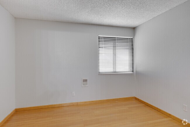 2 habitaciones, 1 baño, 702 pies cuadrados - Fountain Oaks