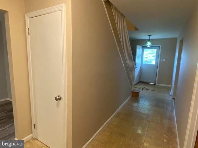 Photo - 415 Monmouth Dr