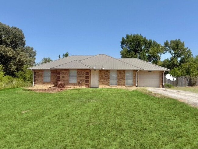 Building Photo - 15210 Oaks W Dr