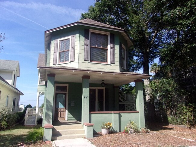 Building Photo - Downtown Fernandina Beach! Sunny 2 Story!