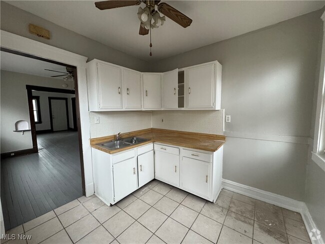 Building Photo - 1673 Carlyon Rd Rental
