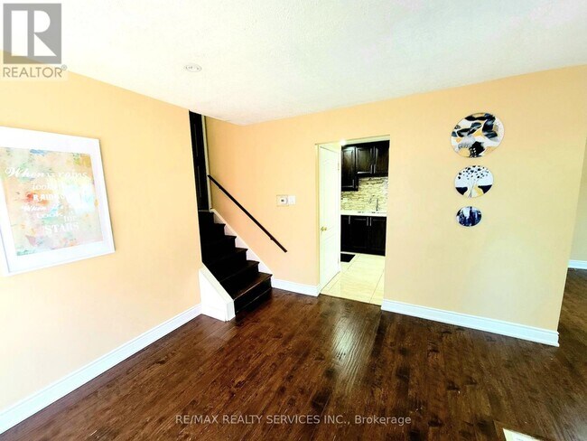 Photo - 9 Bruce Beer Dr