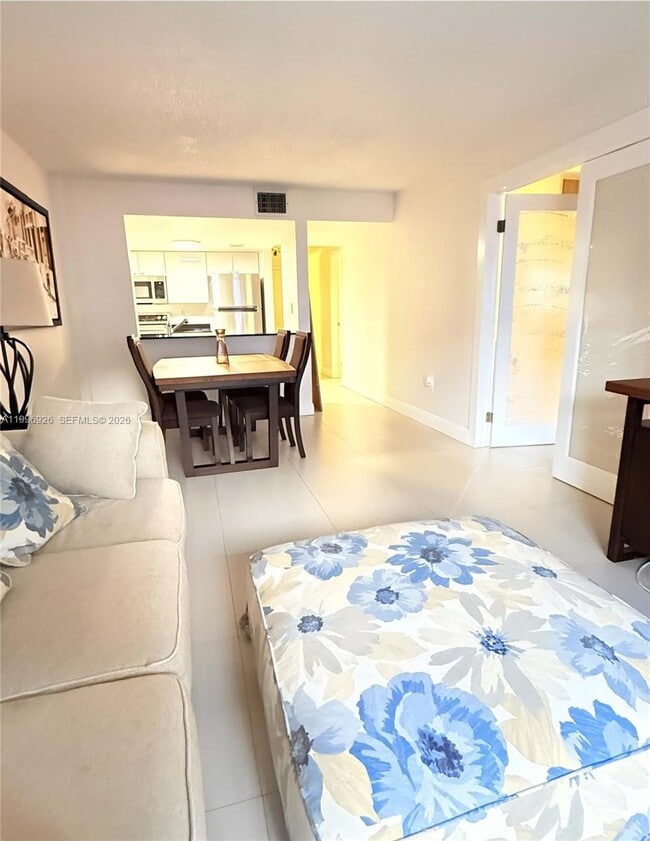 Photo - 6801 Harding Ave Unidad 301