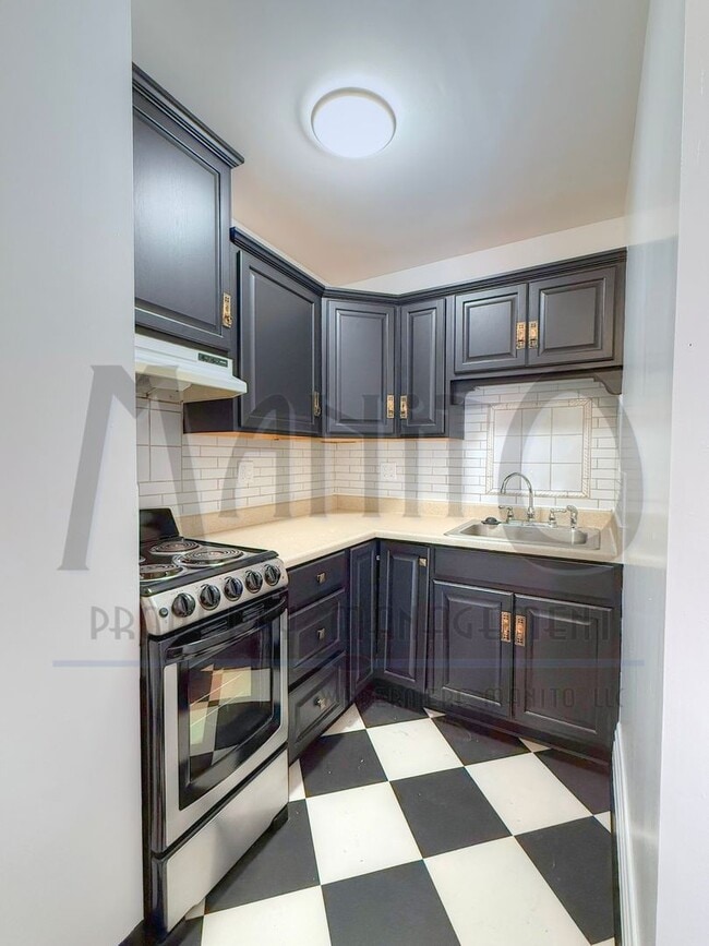 Building Photo - 1023 W 6th Ave Unit 1023 W 6th Avenue,  #1