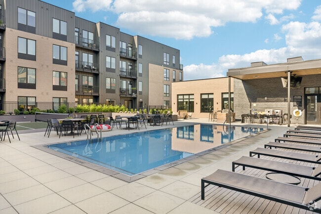 Pool - Park Monroe