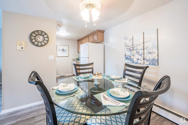 2BR, 1BA - The Sandbar - 932SF Dining Room