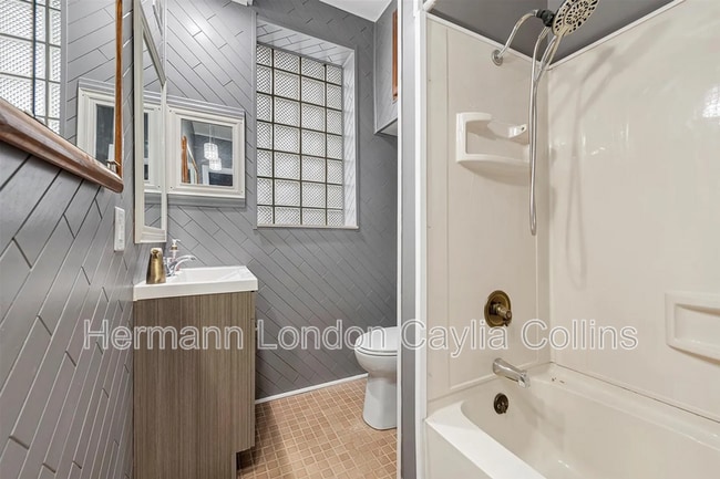 Photo - 5208 Robert Ave