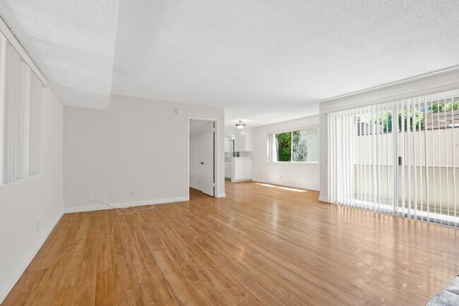 Photo - 12246 Montana Ave. Across from Brentwood Golf Course!