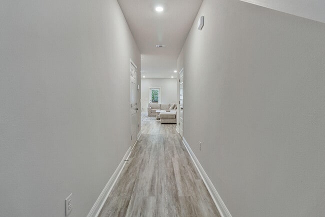 Photo - 1022 McLaren Cir