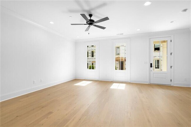 Photo - 655 Mayfair Ct