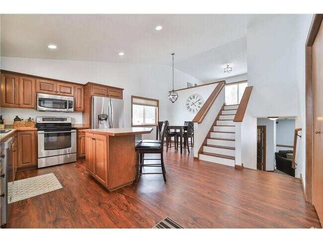 Building Photo - 3 Bed, 2 Bath with 3 car garage - Single F... Rental