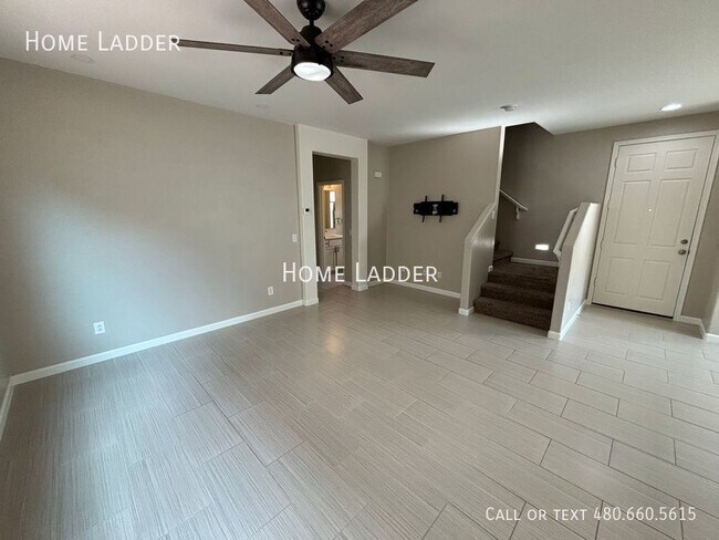 Photo - 105 E Palomino Dr