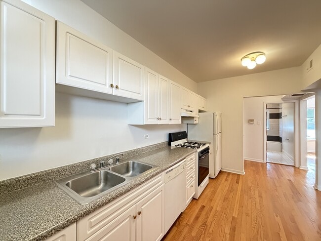 Photo - 4407 N Paulina St Unit G01C