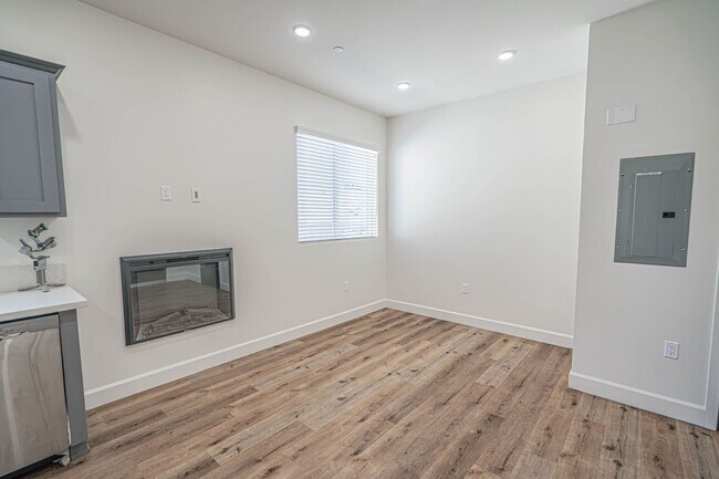 Photo - 14550 Burbank Blvd Unit 102