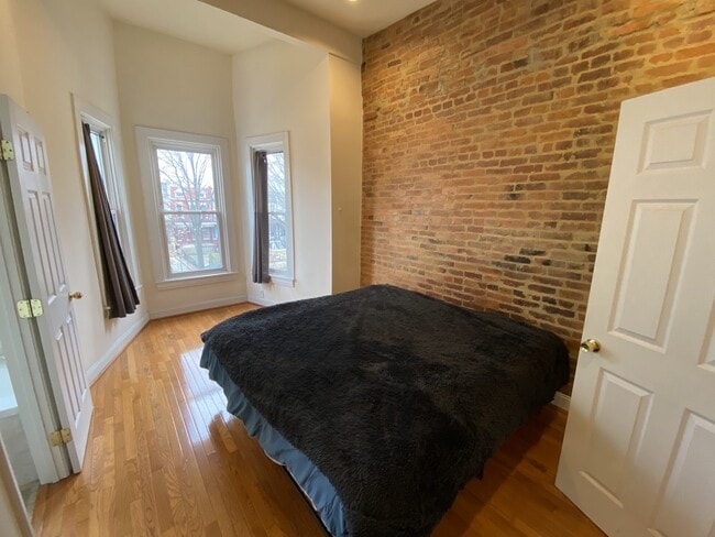 Photo - 1122 K St NE