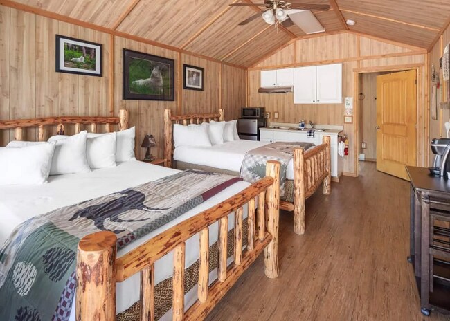 Photo - 10630 Hwy 2 E Unidad Wolf Den Cabin