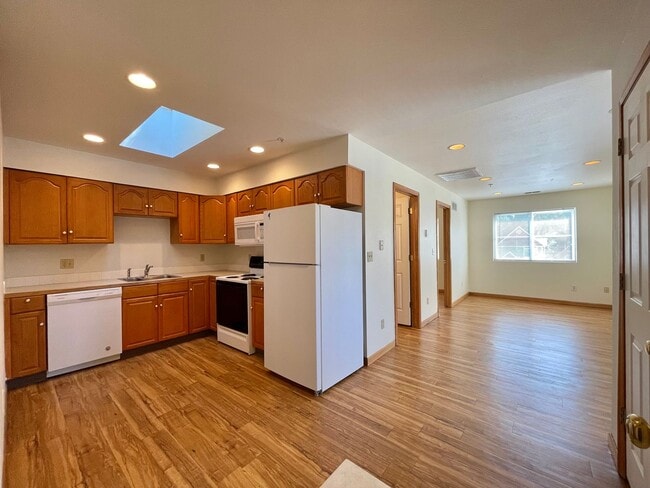Building Photo - 816 S College Ave Unit 4
