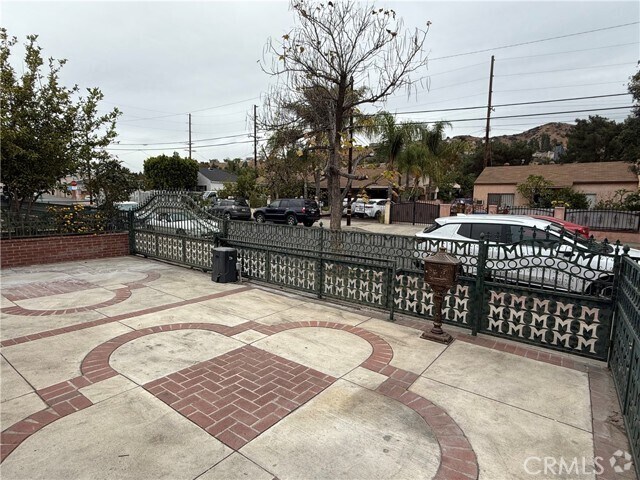 Building Photo - 7881 Claybeck Ave Rental