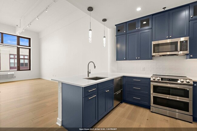 Building Photo - 1500 Hudson St Unit 12S