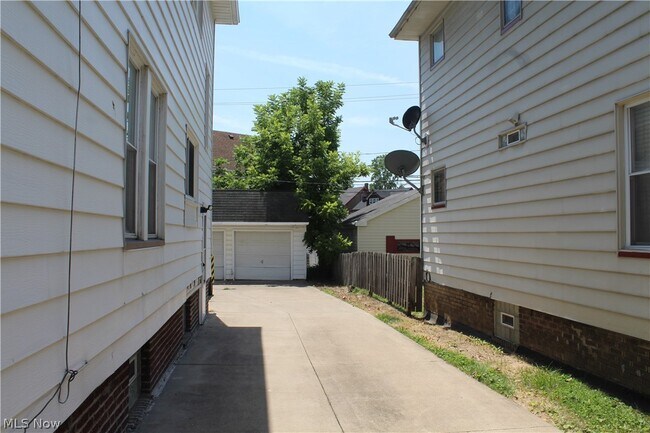 Photo - 8410 Garfield Blvd Unidad Down