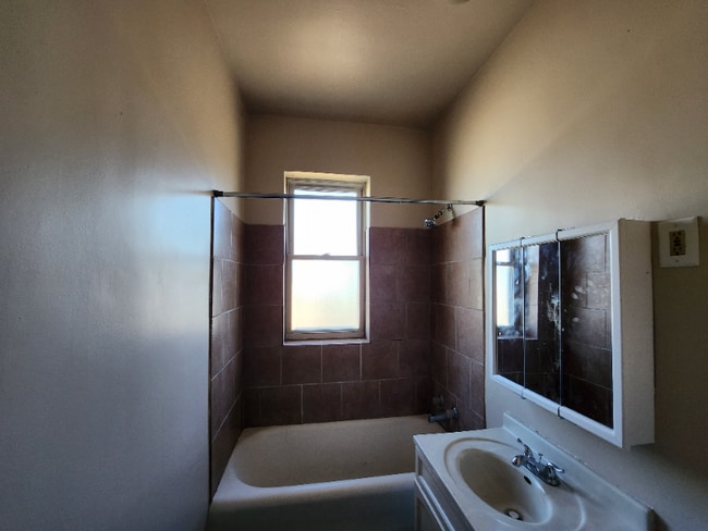 Photo - 4248 W 14th St Unit 1