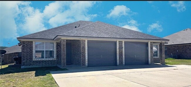 Building Photo - 2917 Sunflower Trail Unit 2917 Sunflower Trail  B