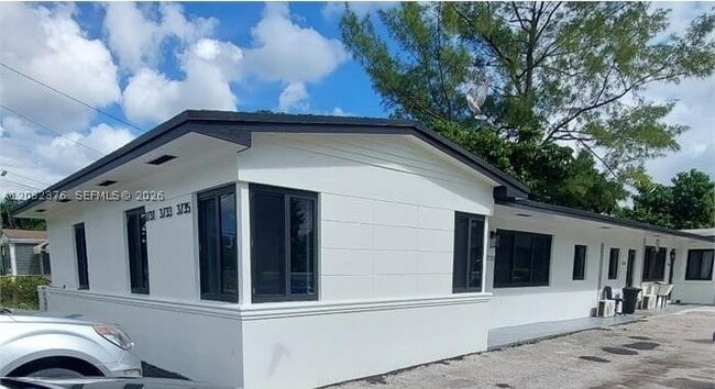 Building Photo - 3735 NW 21st Ct Unit 3735