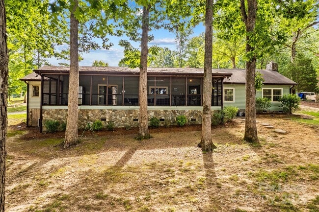 Photo - 173 Waddell Rd