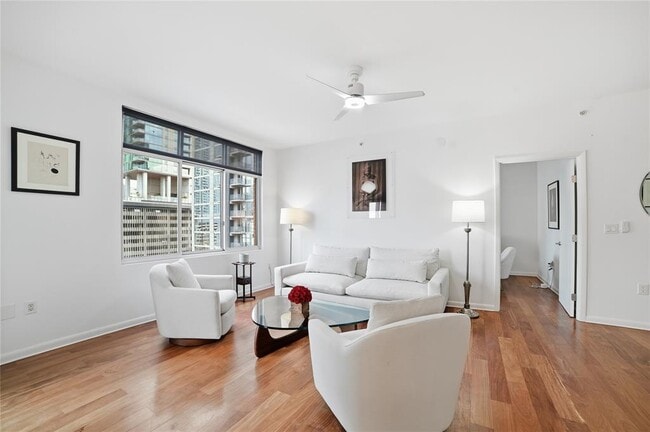 Photo - 54 Rainey St Unit 1018