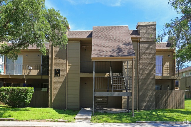 CrestWind Townhomes and Apartments