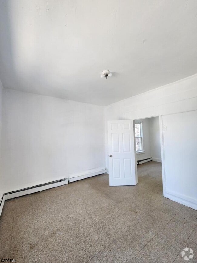 Building Photo - 320 Central Ave Unit 1 Rental
