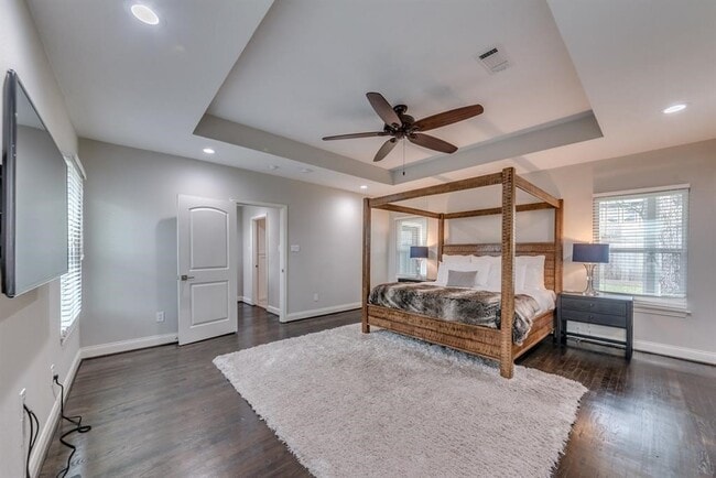 Photo - 331 W 30th St