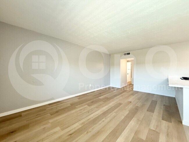 Photo - 25 E Eva St