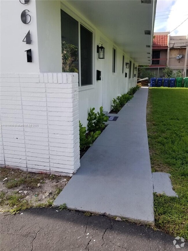 Building Photo - 5641 NW 15th St Unit 2 Rental