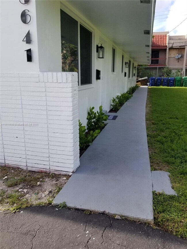 Building Photo - 5641 NW 15th St Unit 2 Rental