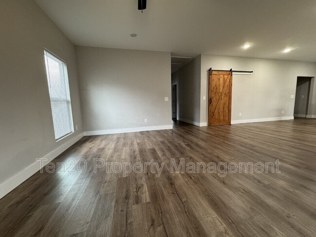 Photo - 1346 Ingersoll Dr