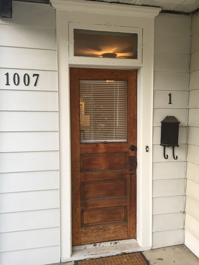 Building Photo - 1007 Lake Ave Unit 1007-1