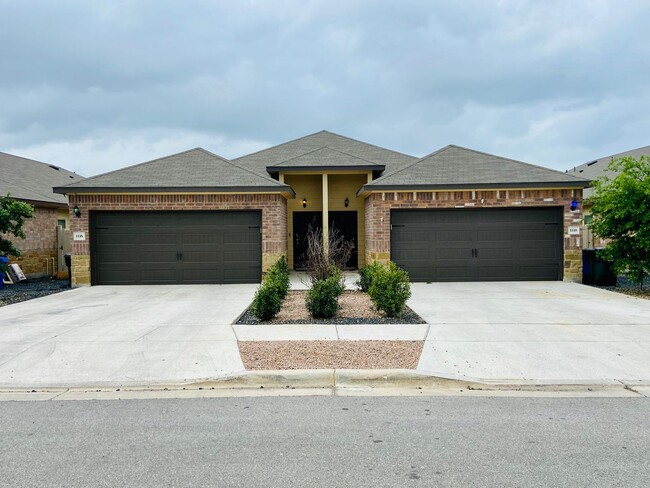 Building Photo - Townhome for rent