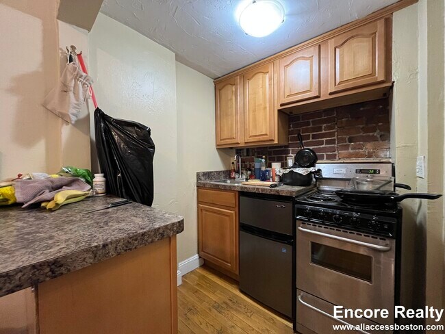 Photo - 48 Hereford St Unit 2